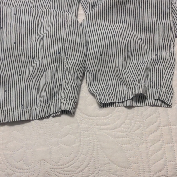 Striped romper. Perfect for tween and spring time - Picture 2 of 4